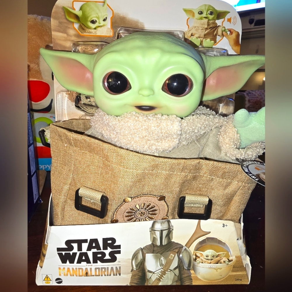 NIB Star Wars Grogu plush figure w/ carrying accessory. Makes Grogu noises